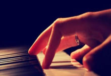 罗马诺:切尔西管理层一月就在关注埃苏戈,正在继续争取签约.